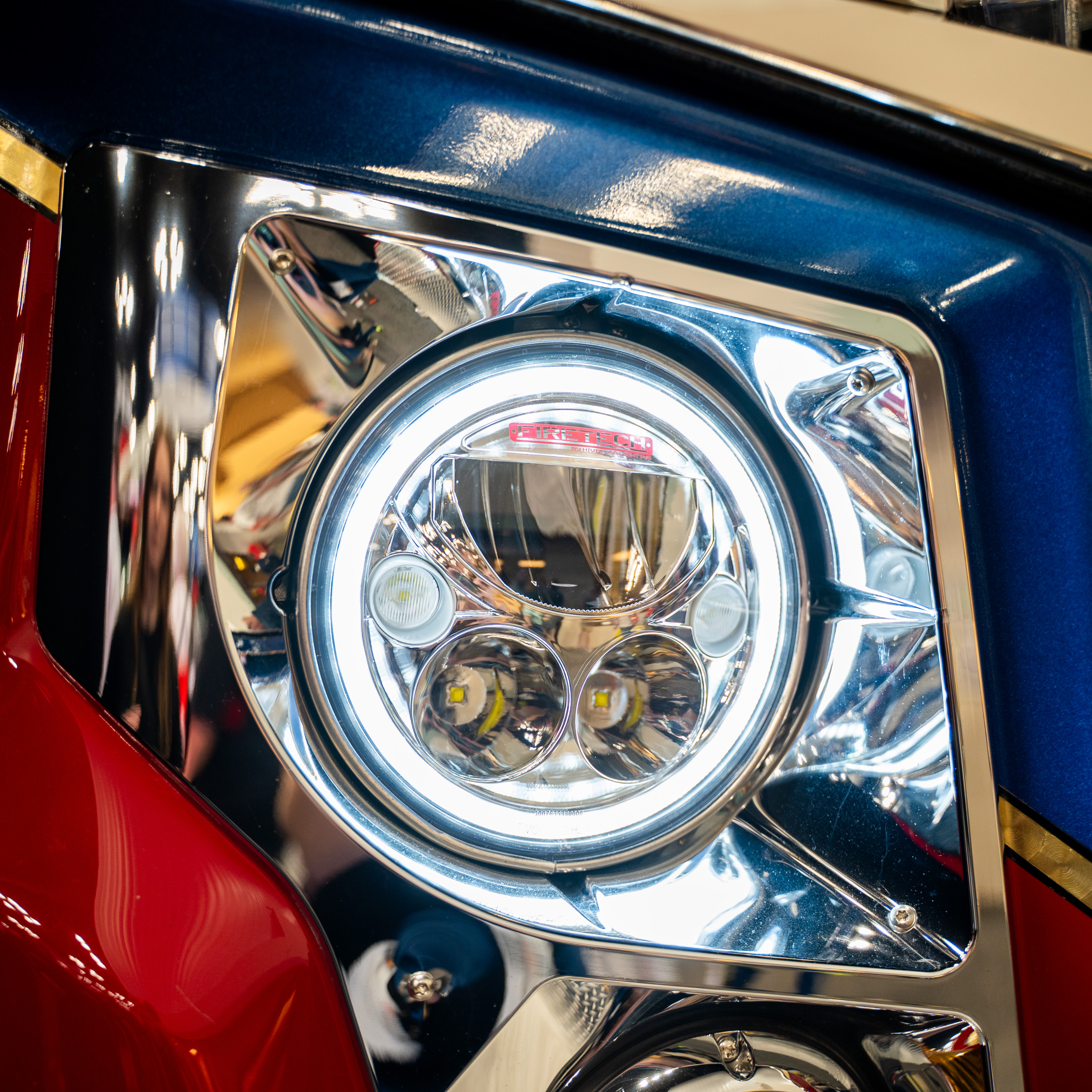 5.75″ Round LED Headlight