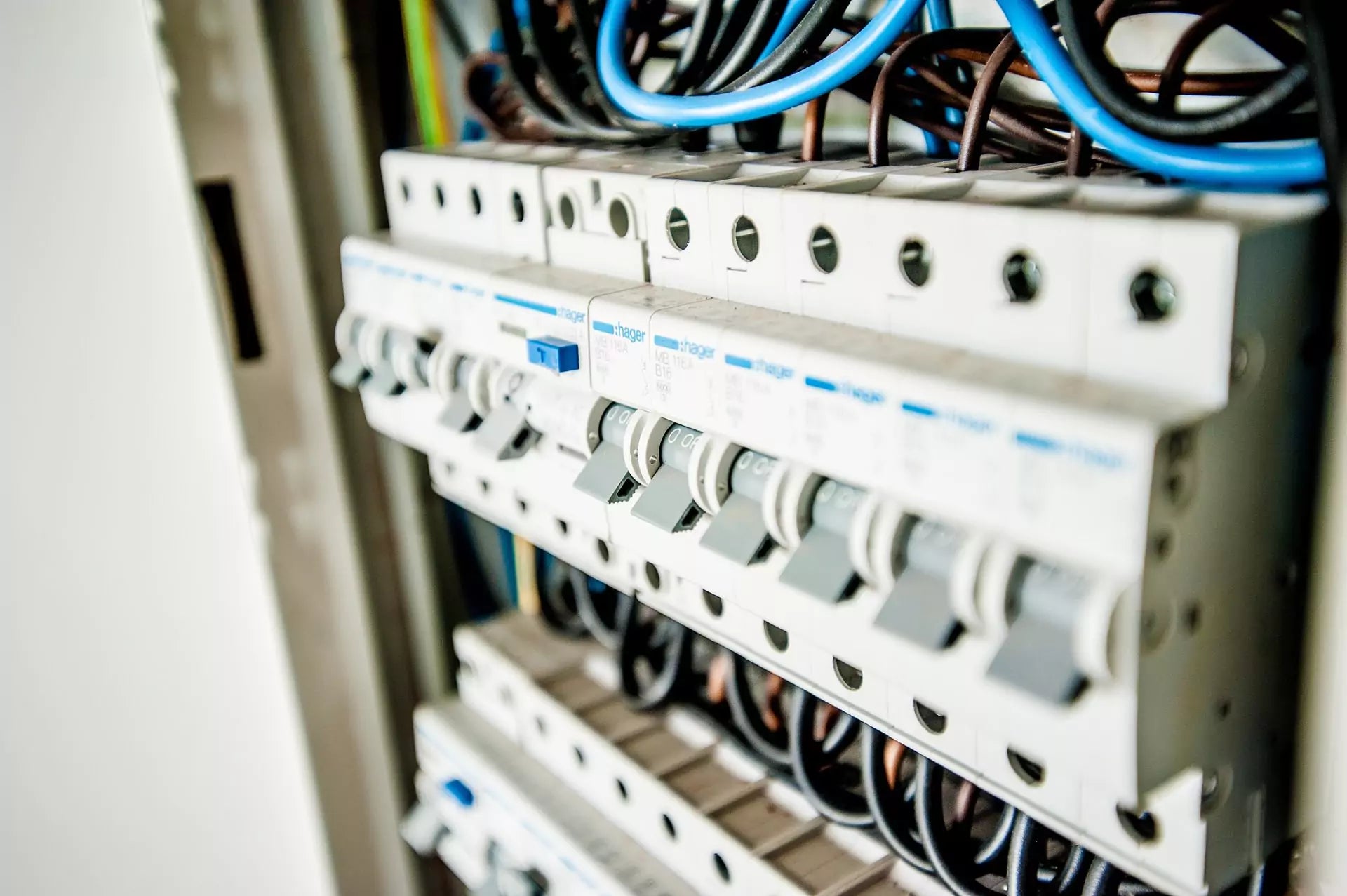 What to know when considering swapping AC fixtures to 12v LEDs