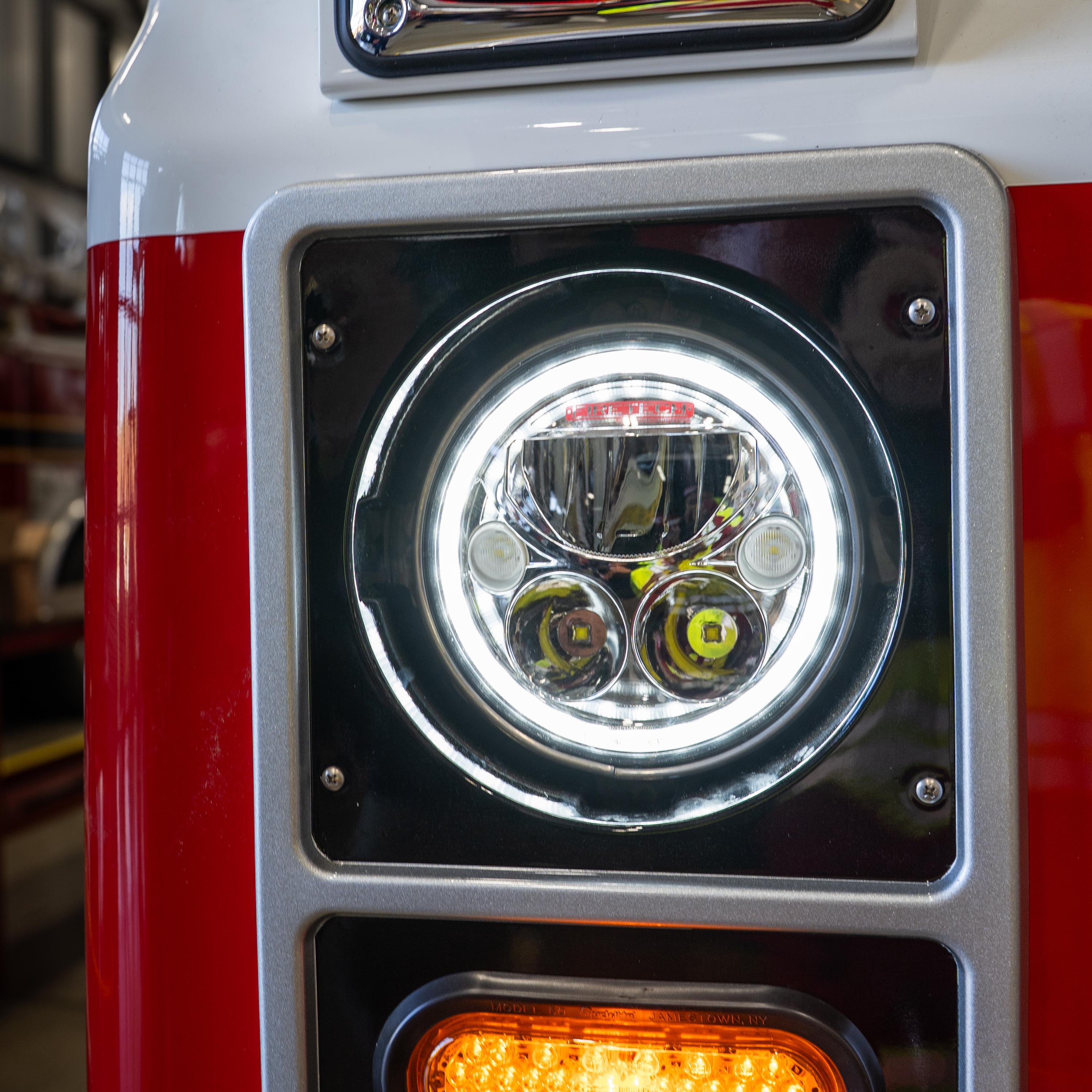 5.75″ Round LED Headlight